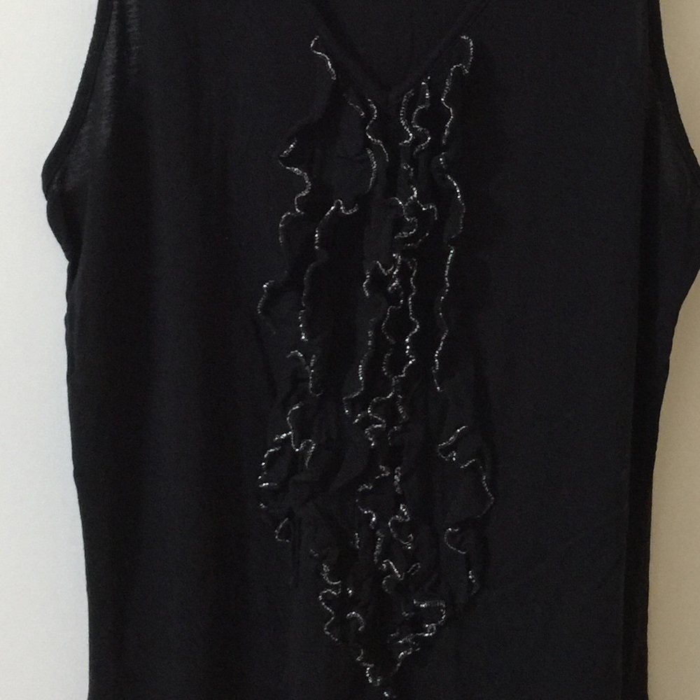 Sexy V-neck Ruffled Tank - Picture 4 of 5